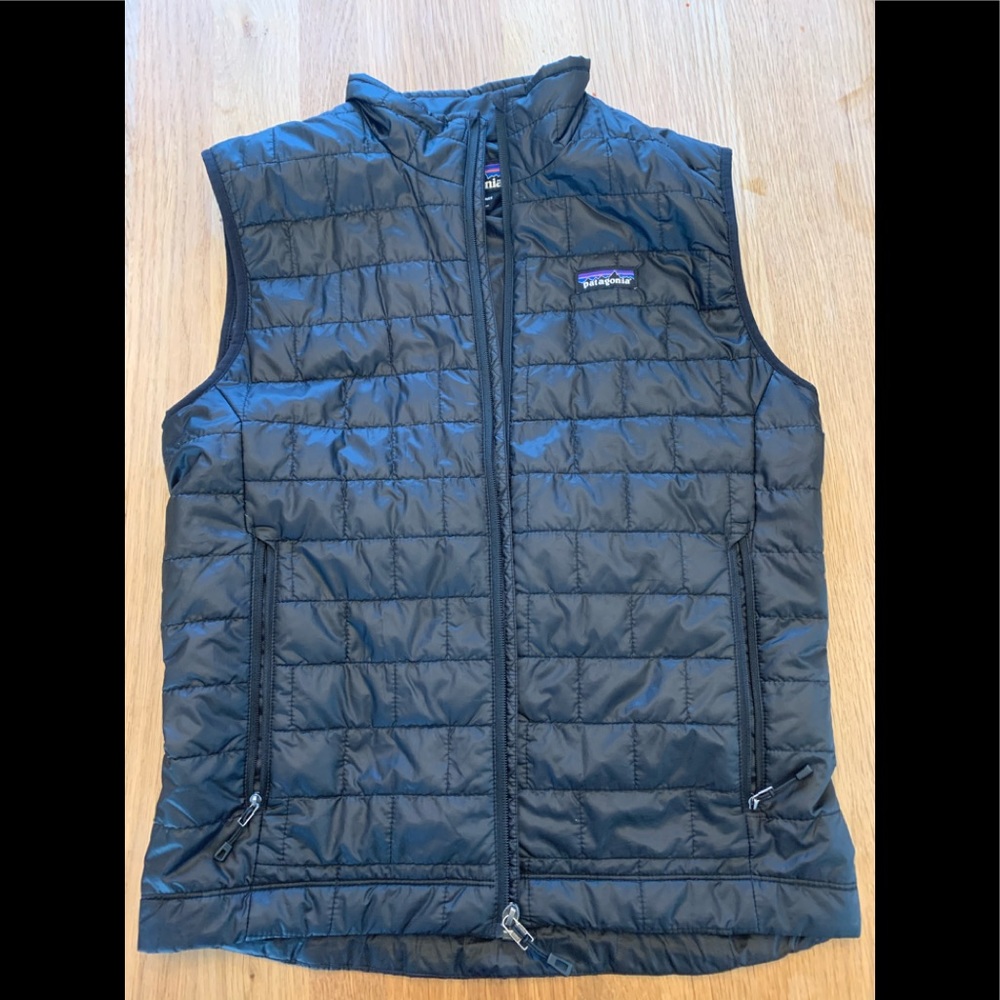 Men’s black Patagonia nanopuff vest